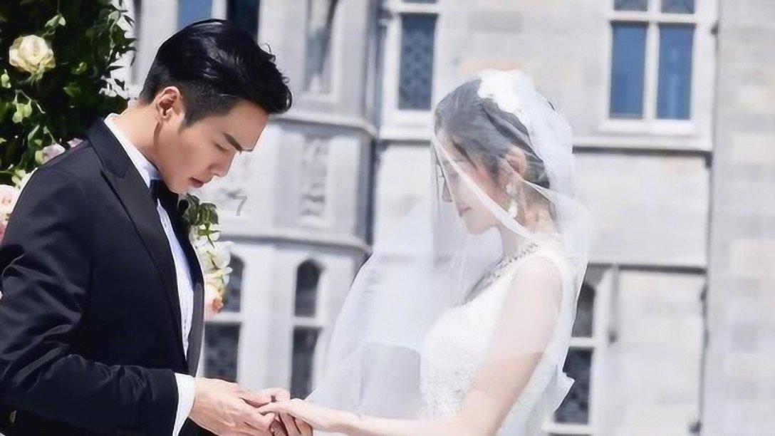 卡通红色汽车拼图