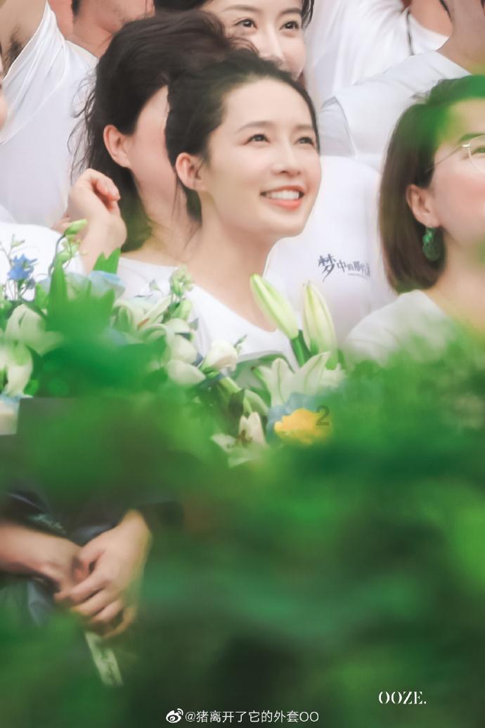 有爱一幕！8岁姐姐牵马守护6岁妹妹骑马
