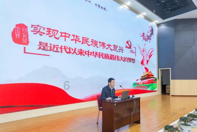 司机捡2万现金打110求助民警帮归还