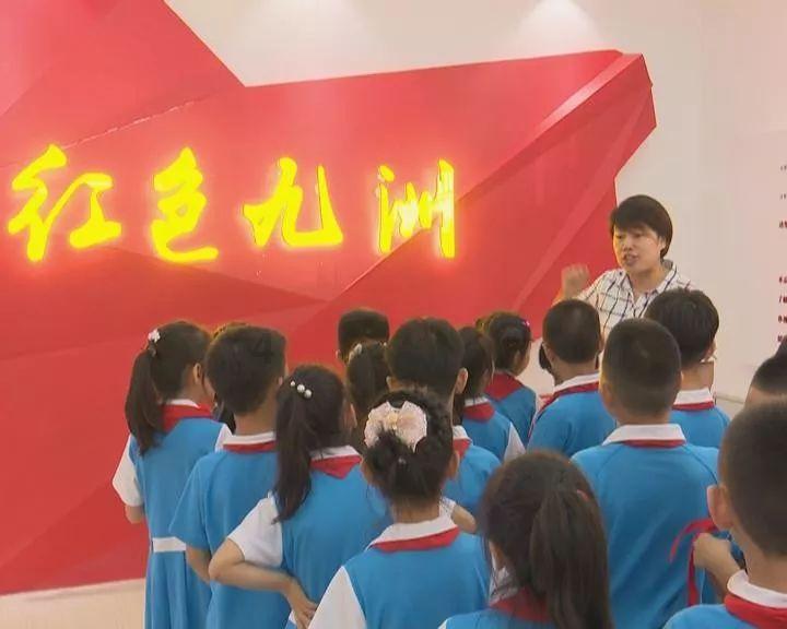 不知名优秀演员，新剧热播角色引争议，其实生活中的她很美