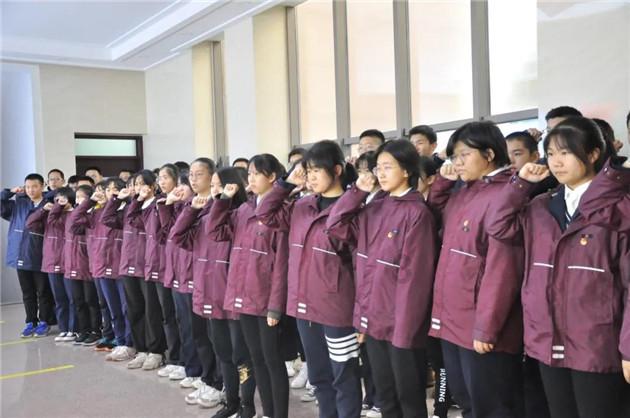 不考虑收入时，你最想干什么？游戏画面