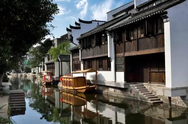 乌克兰称对俄罗斯列宁格勒州乌斯季卢加港一码头发动无人机袭击